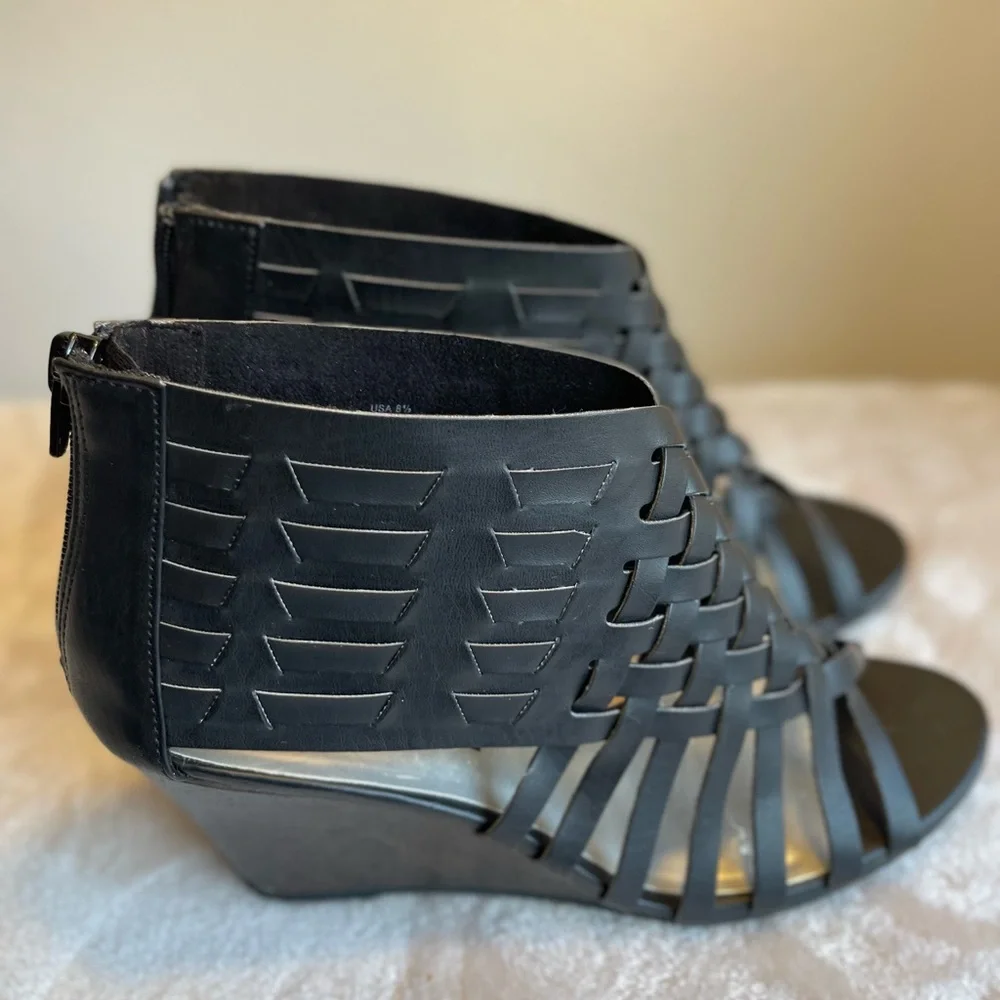 American Eagle Outfitters Black Woven Peep-Toe Wedge‎ Sandals Size 8.5 NWOT